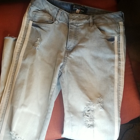 Adorable Ankle Cut Jeans - Picture 1 of 3